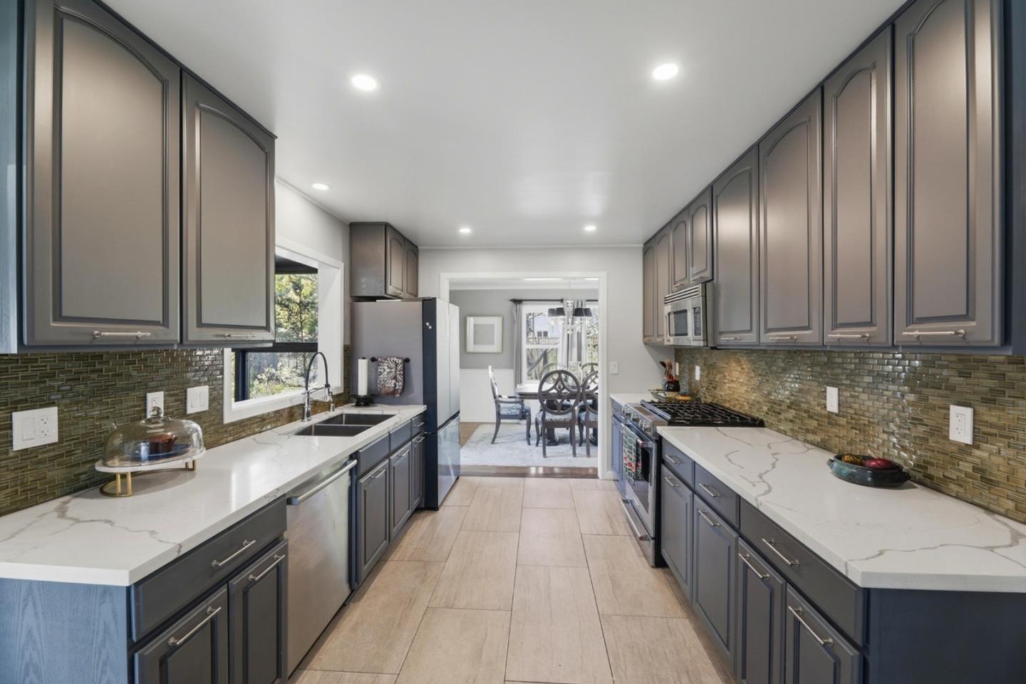 Detail Gallery Image 4 of 33 For 2501 Bailey Ave, San Jose,  CA 95128 - 3 Beds | 1/1 Baths