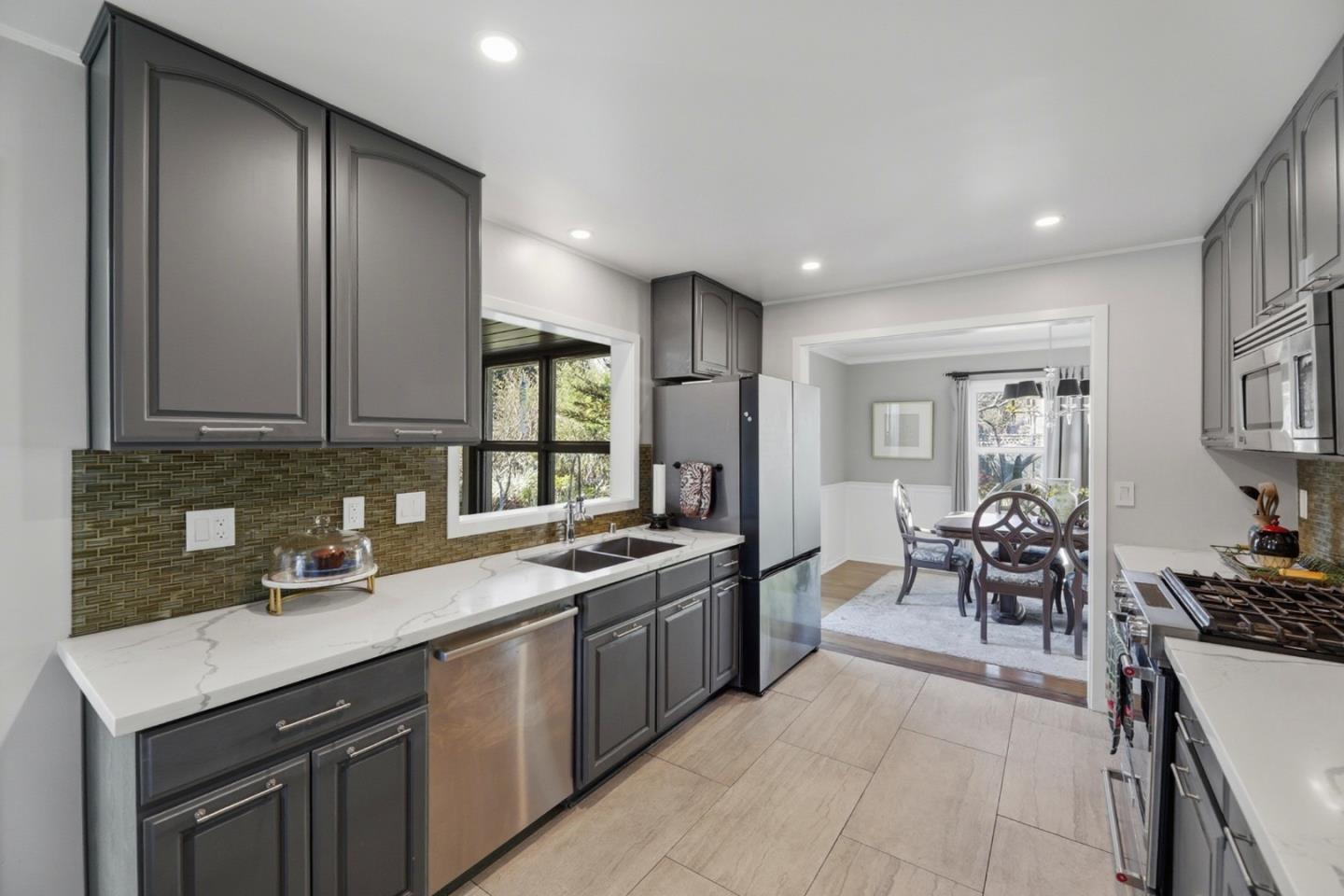 Detail Gallery Image 5 of 33 For 2501 Bailey Ave, San Jose,  CA 95128 - 3 Beds | 1/1 Baths