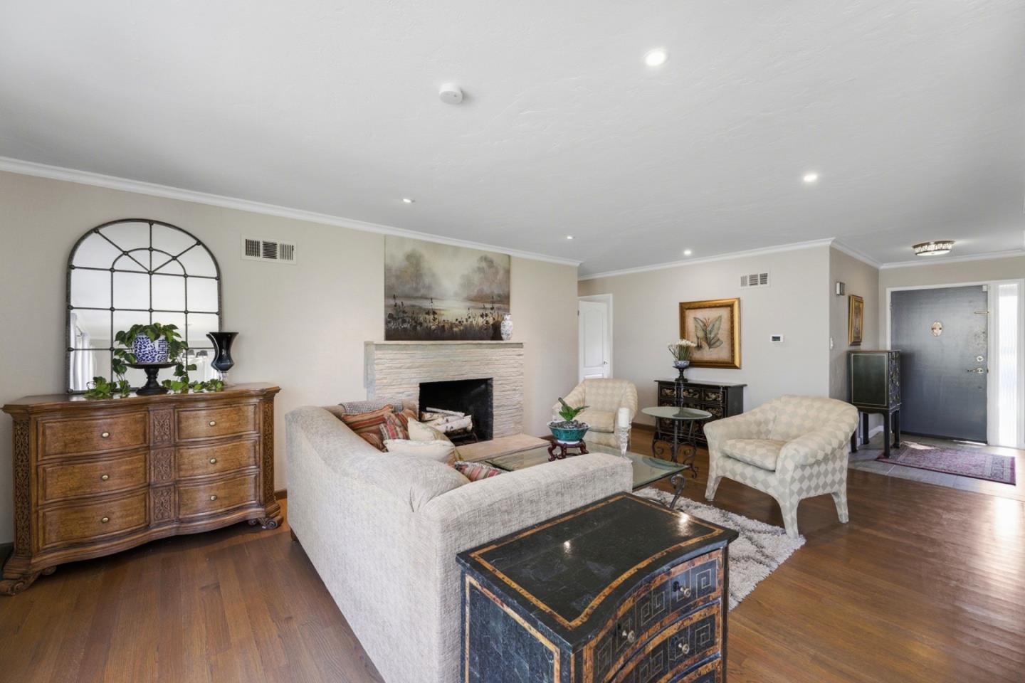 Detail Gallery Image 9 of 33 For 2501 Bailey Ave, San Jose,  CA 95128 - 3 Beds | 1/1 Baths