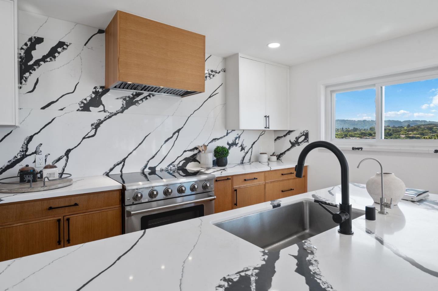 Detail Gallery Image 13 of 57 For 2519 Lincoln Ave, Belmont,  CA 94002 - 4 Beds | 3 Baths