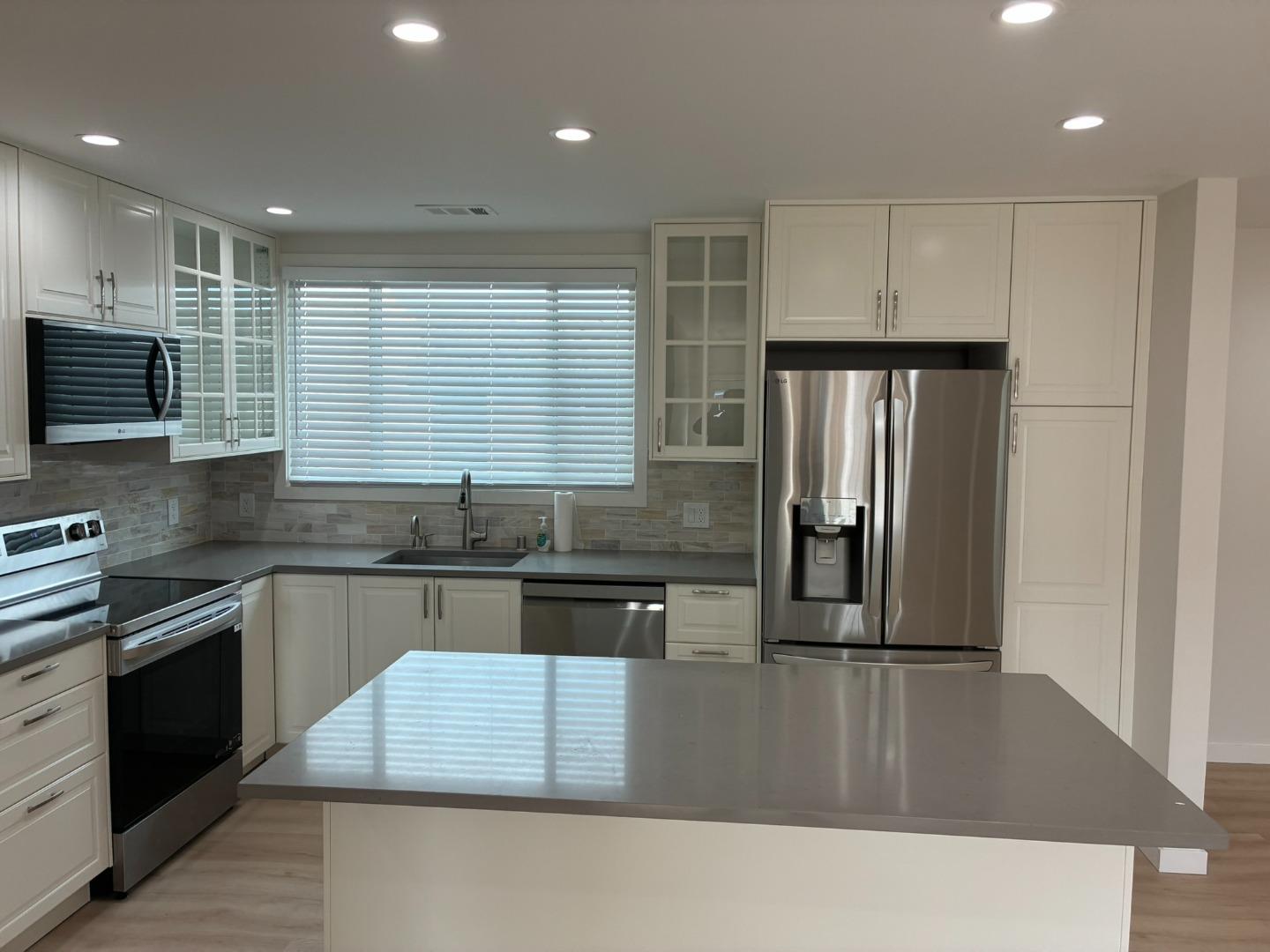 Detail Gallery Image 6 of 23 For 202 Rockwood Dr, South San Francisco,  CA 94080 - 3 Beds | 2 Baths