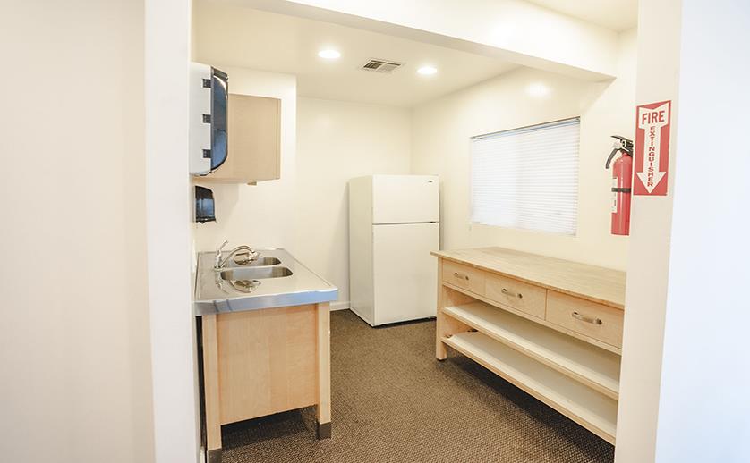 Detail Gallery Image 10 of 13 For 821 W El Camio Real, Mountain View,  CA 94040 - – Beds | – Baths