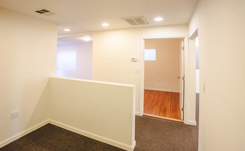 Detail Gallery Image 7 of 13 For 821 W El Camio Real, Mountain View,  CA 94040 - – Beds | – Baths