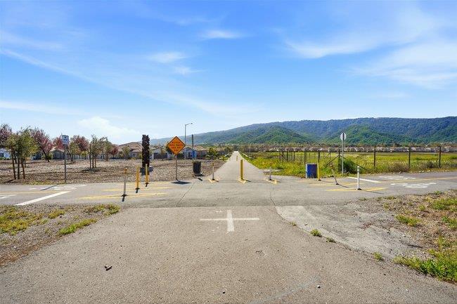 Detail Gallery Image 38 of 56 For 1720 Wasabi Way, Gilroy,  CA 95020 - 3 Beds | 2/1 Baths