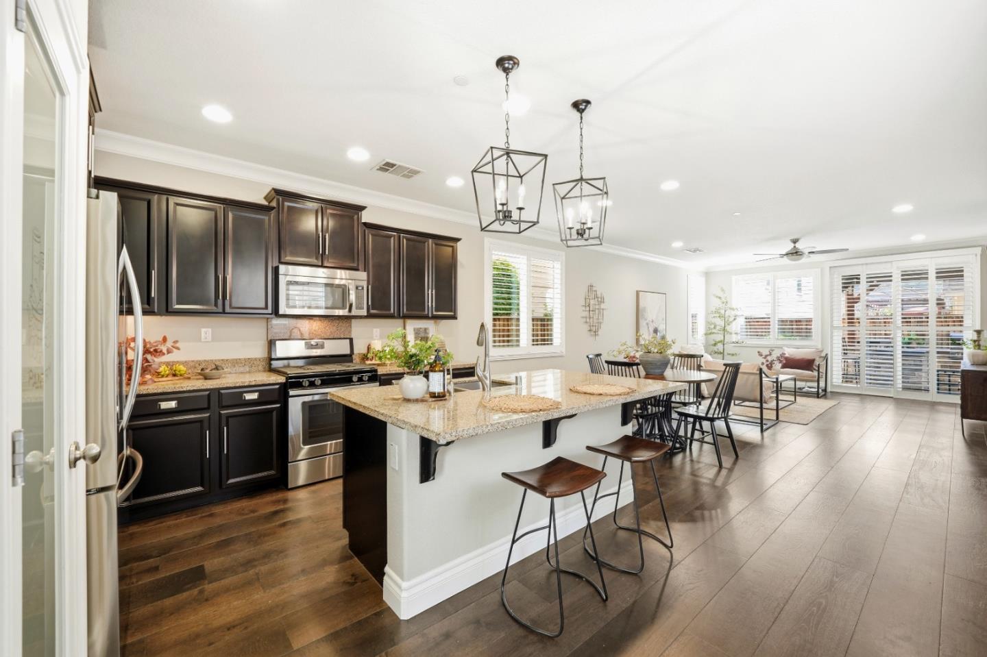 Detail Gallery Image 4 of 56 For 1720 Wasabi Way, Gilroy,  CA 95020 - 3 Beds | 2/1 Baths