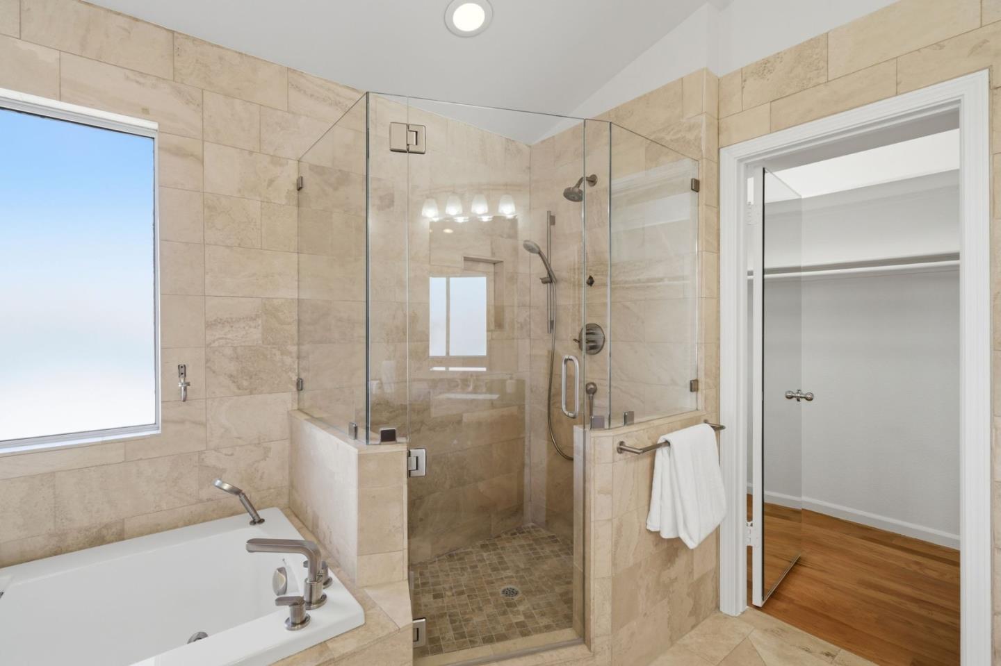 Detail Gallery Image 12 of 21 For 906 Windsor Hills Cir, San Jose,  CA 95123 - 3 Beds | 2/1 Baths