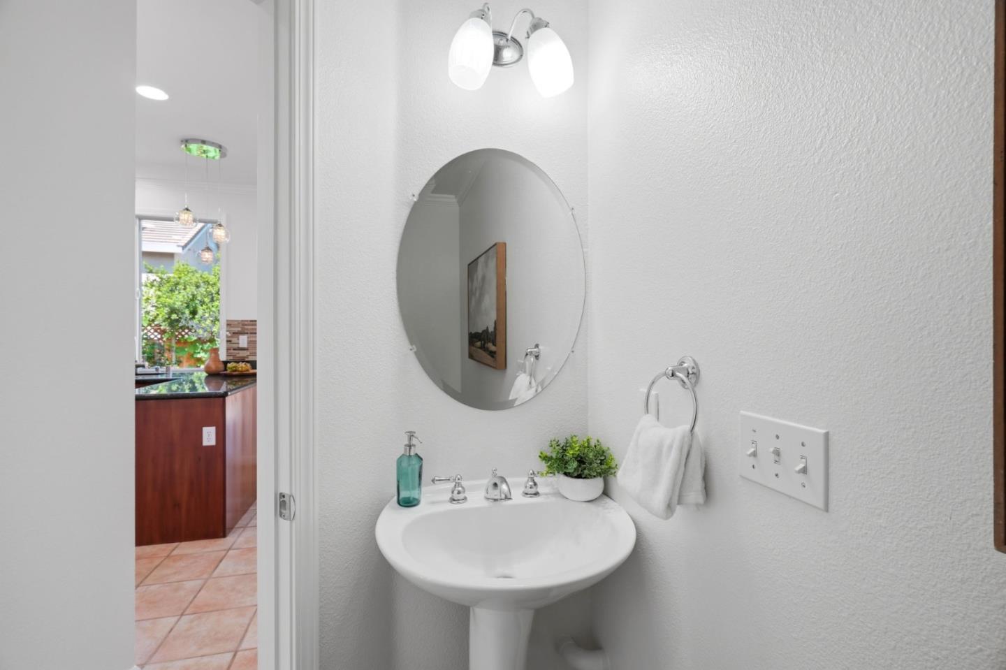 Detail Gallery Image 4 of 21 For 906 Windsor Hills Cir, San Jose,  CA 95123 - 3 Beds | 2/1 Baths