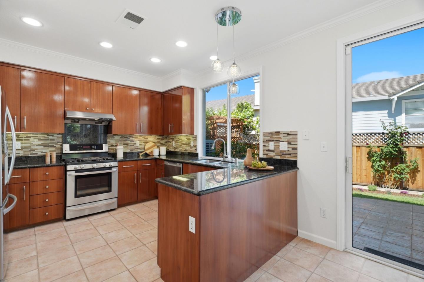 Detail Gallery Image 5 of 21 For 906 Windsor Hills Cir, San Jose,  CA 95123 - 3 Beds | 2/1 Baths