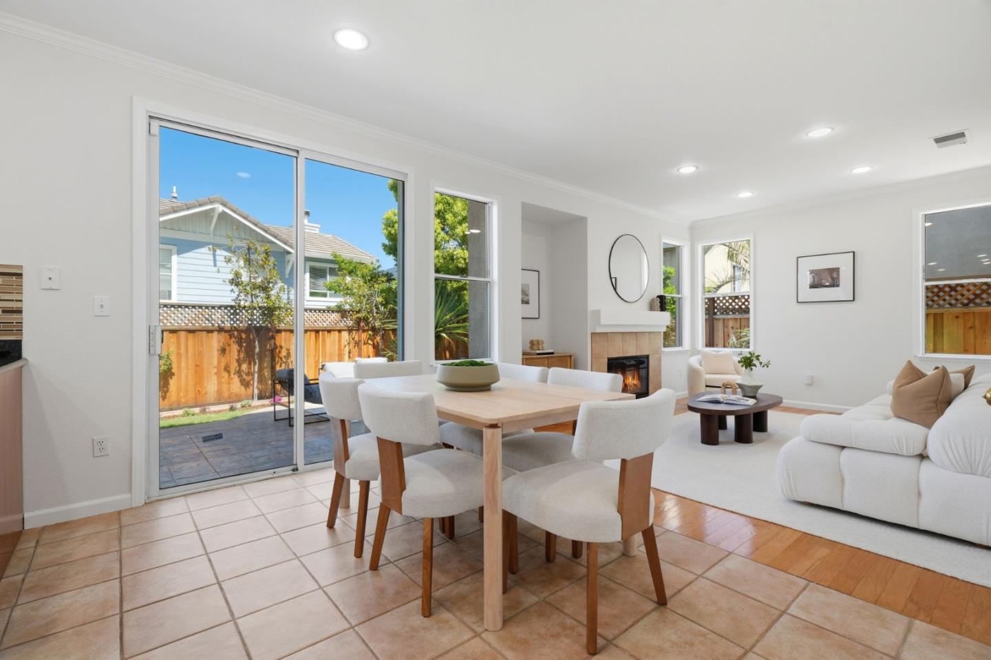 Detail Gallery Image 6 of 21 For 906 Windsor Hills Cir, San Jose,  CA 95123 - 3 Beds | 2/1 Baths