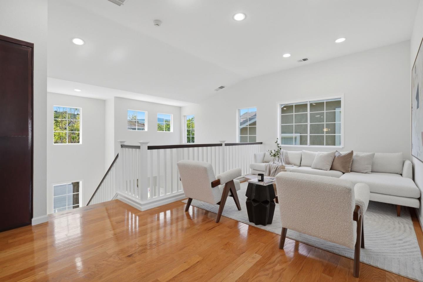 Detail Gallery Image 8 of 21 For 906 Windsor Hills Cir, San Jose,  CA 95123 - 3 Beds | 2/1 Baths