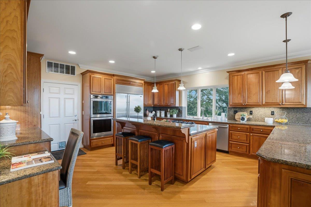 Detail Gallery Image 13 of 61 For 19975 Skyline Blvd, Los Gatos,  CA 95033 - 5 Beds | 3/2 Baths