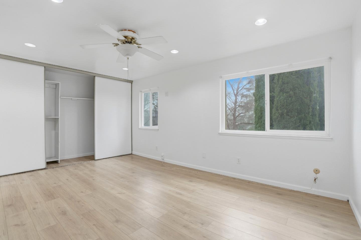 Detail Gallery Image 12 of 32 For 161 Edgewater Pl, Pittsburg,  CA 94565 - 4 Beds | 2 Baths