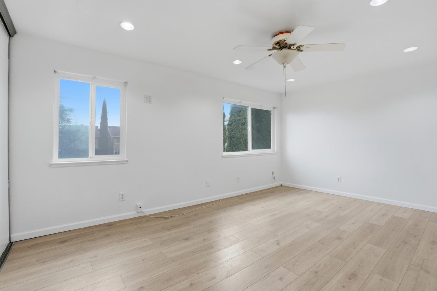 Detail Gallery Image 15 of 32 For 161 Edgewater Pl, Pittsburg,  CA 94565 - 4 Beds | 2 Baths