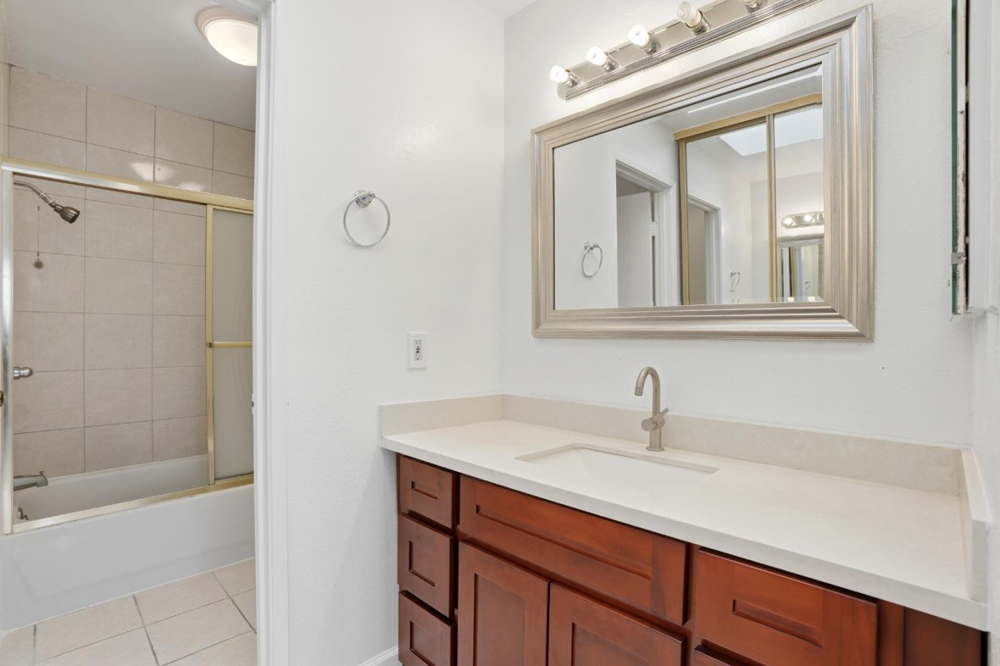 Detail Gallery Image 16 of 32 For 161 Edgewater Pl, Pittsburg,  CA 94565 - 4 Beds | 2 Baths