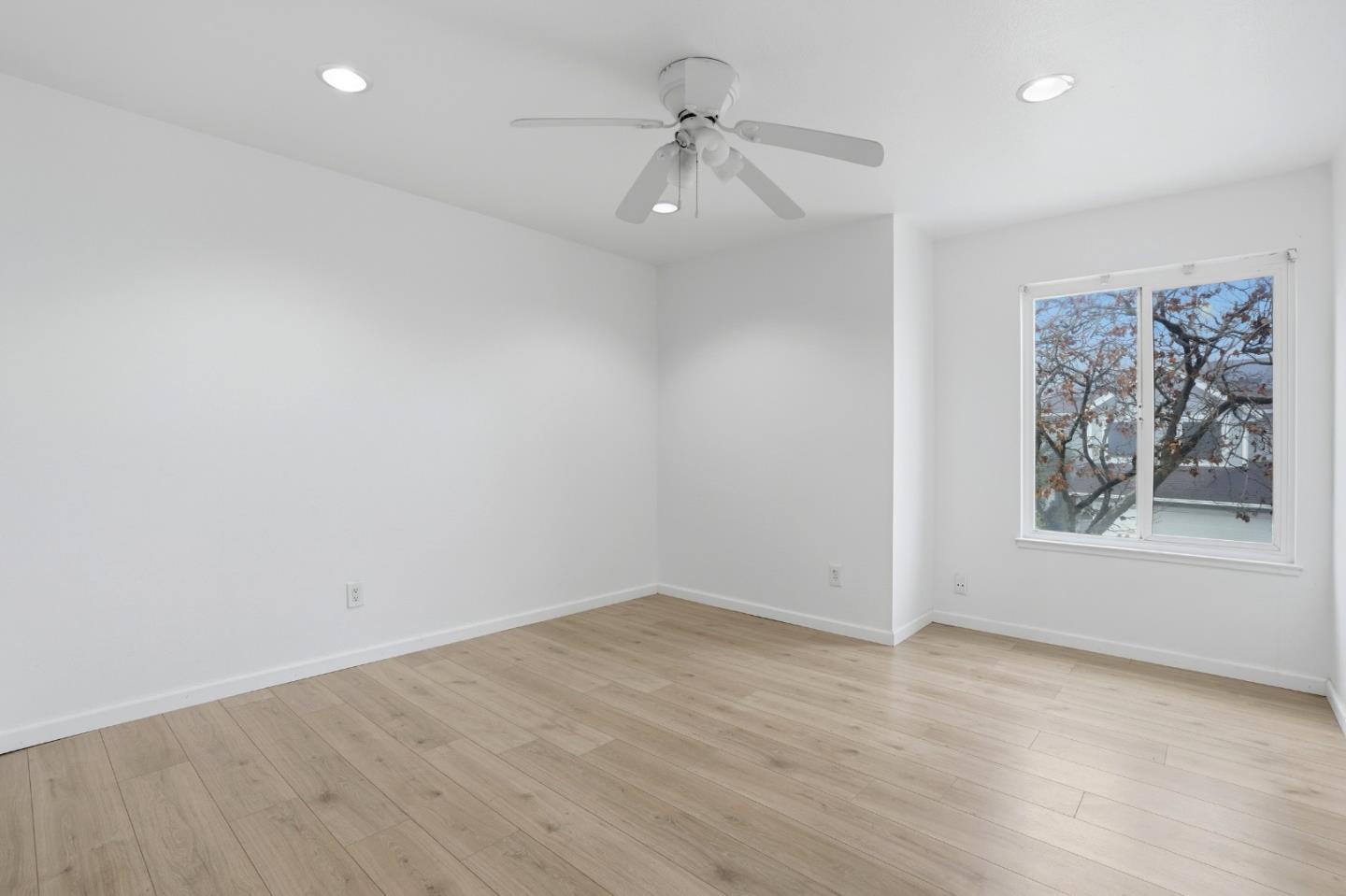 Detail Gallery Image 21 of 32 For 161 Edgewater Pl, Pittsburg,  CA 94565 - 4 Beds | 2 Baths