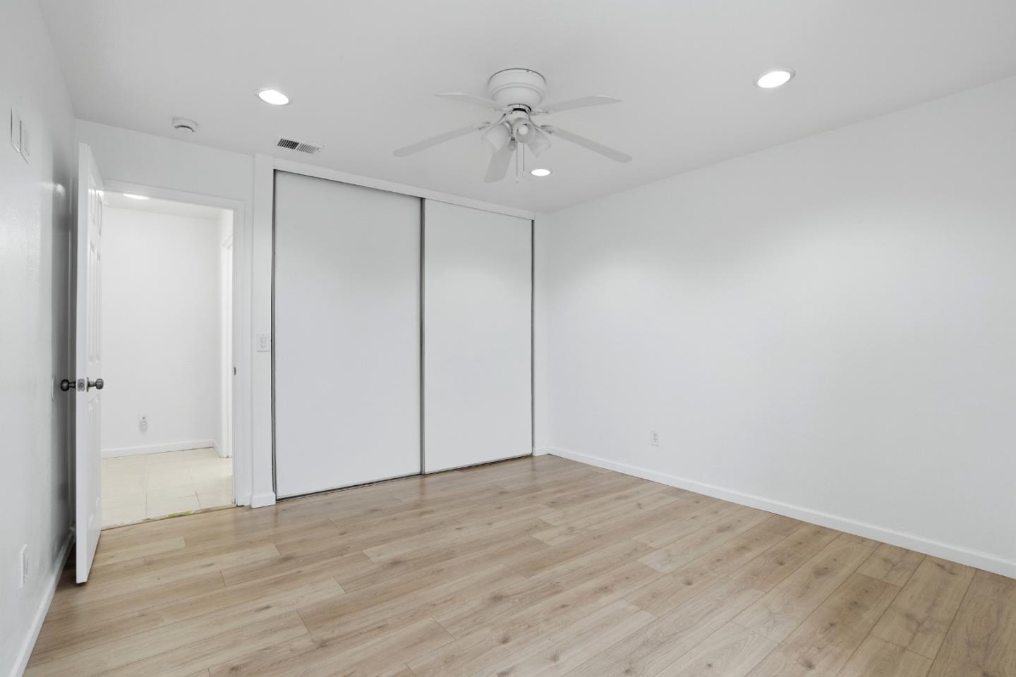 Detail Gallery Image 22 of 32 For 161 Edgewater Pl, Pittsburg,  CA 94565 - 4 Beds | 2 Baths