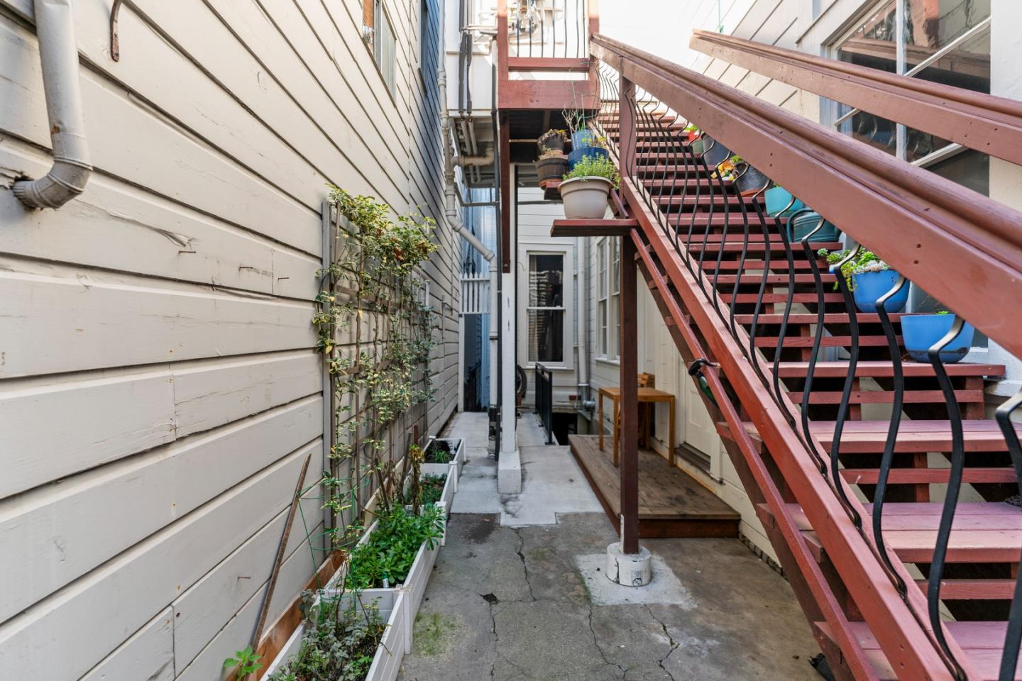 Detail Gallery Image 25 of 30 For 483 Oak St, San Francisco,  CA 94102 - 4 Beds | 2 Baths