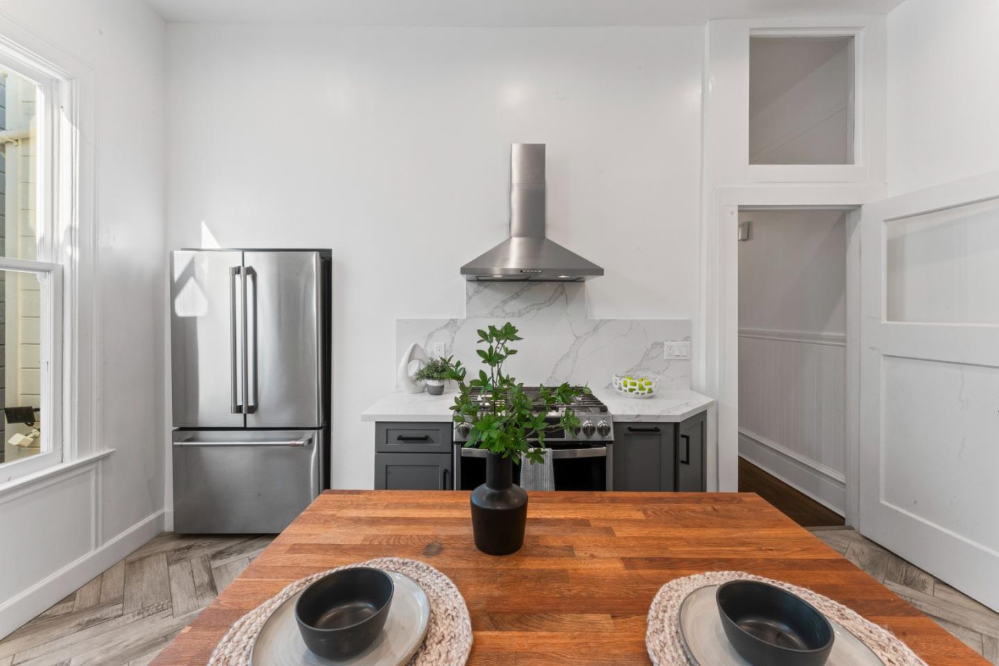 Detail Gallery Image 8 of 30 For 483 Oak St, San Francisco,  CA 94102 - 4 Beds | 2 Baths