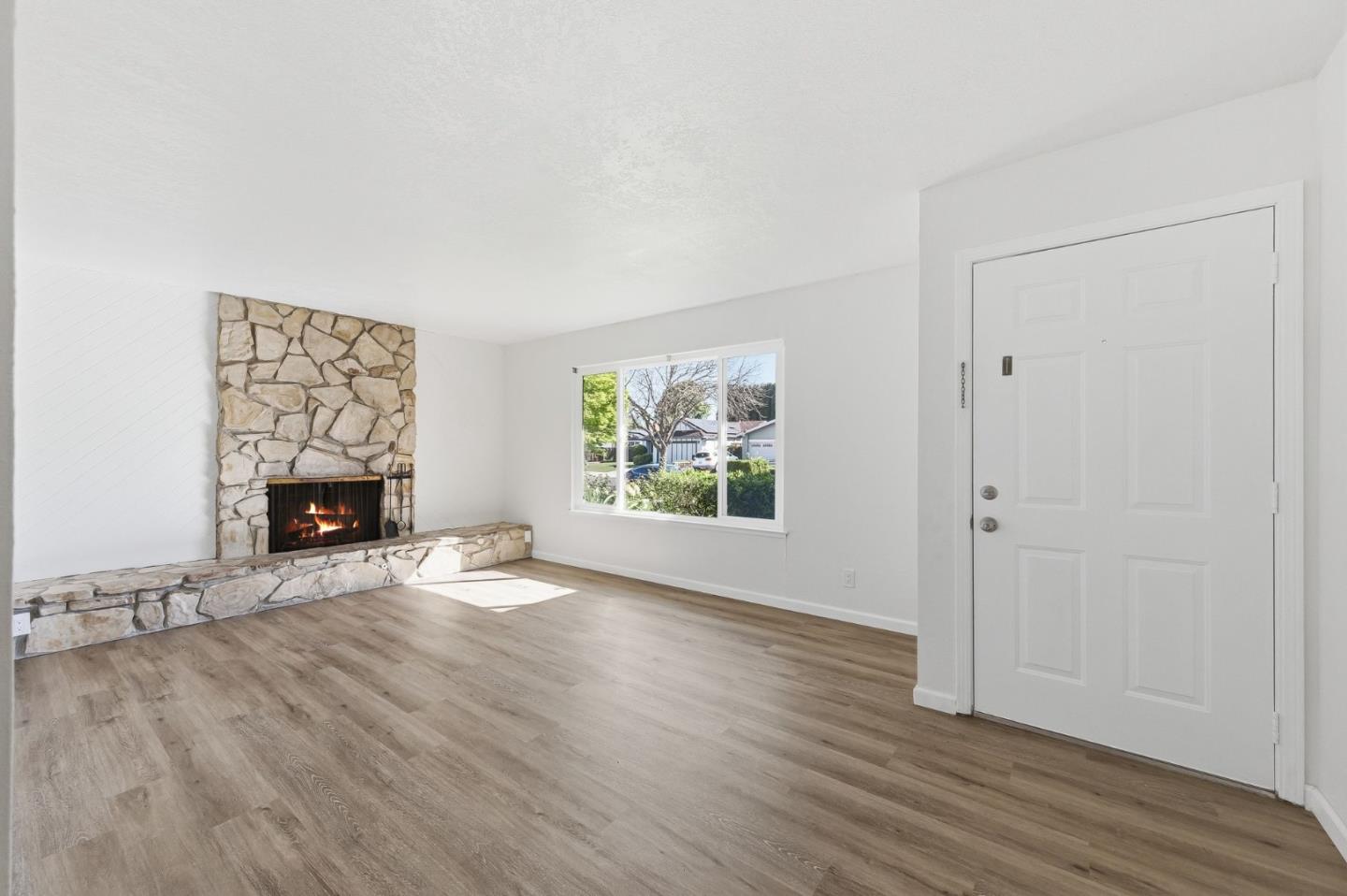 Detail Gallery Image 4 of 36 For 5349 Entrada Oleandros, San Jose,  CA 95123 - 3 Beds | 2 Baths