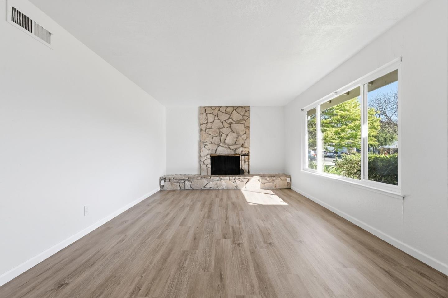 Detail Gallery Image 6 of 36 For 5349 Entrada Oleandros, San Jose,  CA 95123 - 3 Beds | 2 Baths