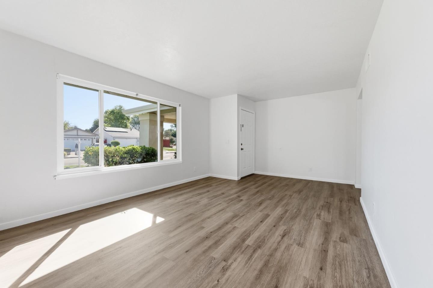 Detail Gallery Image 8 of 36 For 5349 Entrada Oleandros, San Jose,  CA 95123 - 3 Beds | 2 Baths