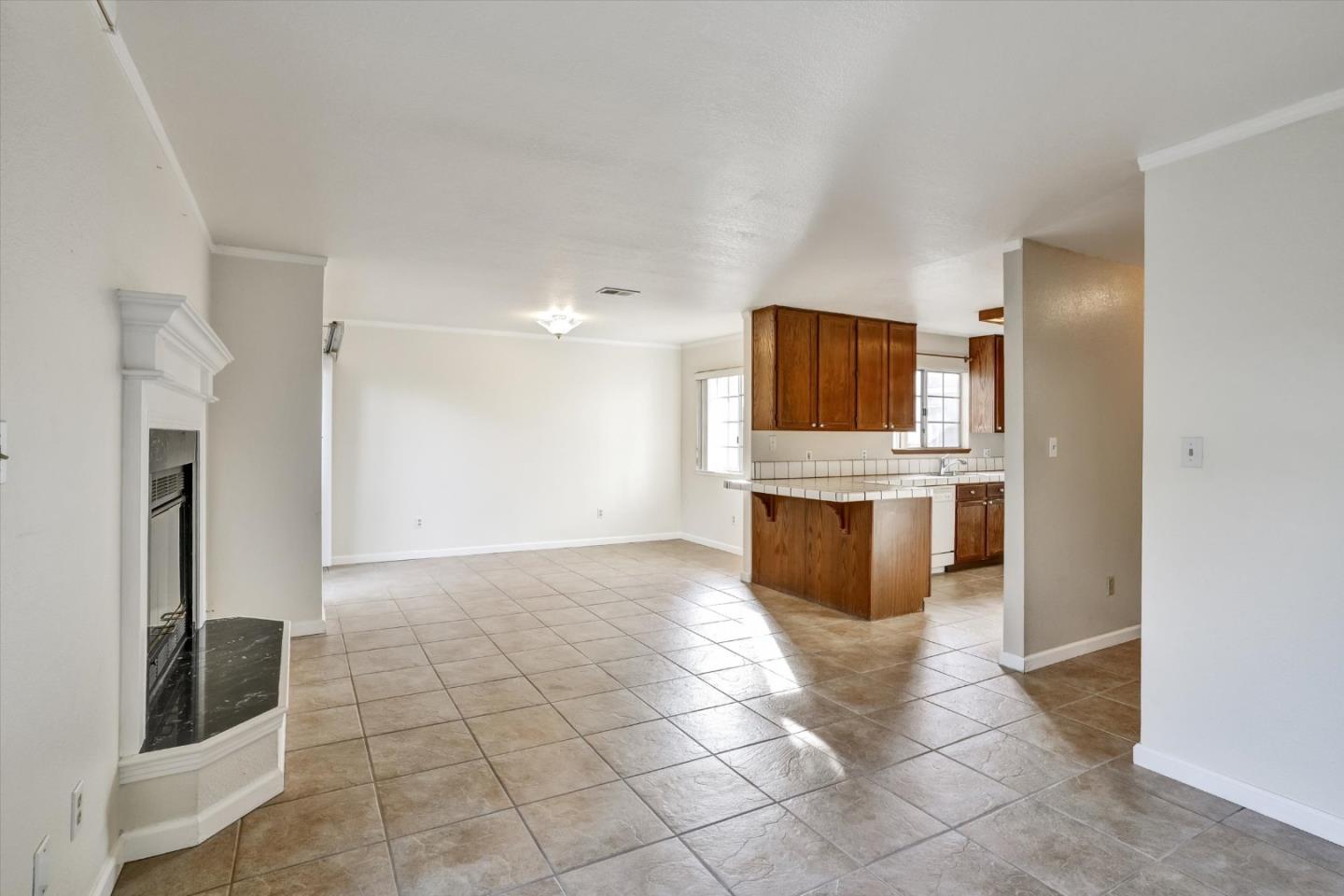 Detail Gallery Image 11 of 40 For 1419 Squire Ct, Hollister,  CA 95023 - 3 Beds | 2 Baths