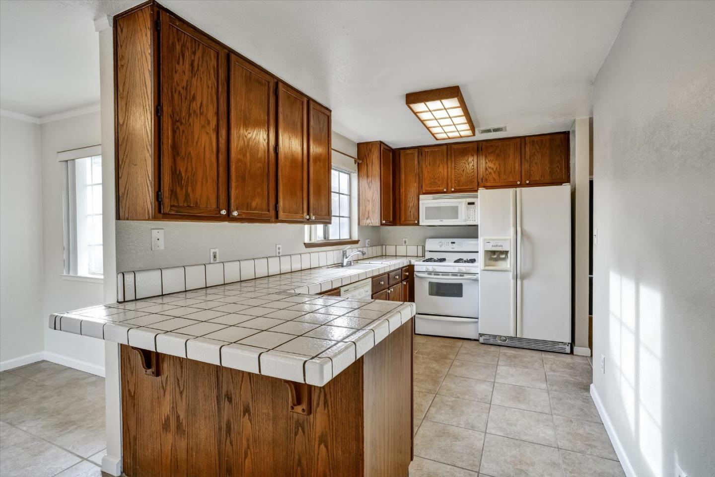 Detail Gallery Image 13 of 40 For 1419 Squire Ct, Hollister,  CA 95023 - 3 Beds | 2 Baths