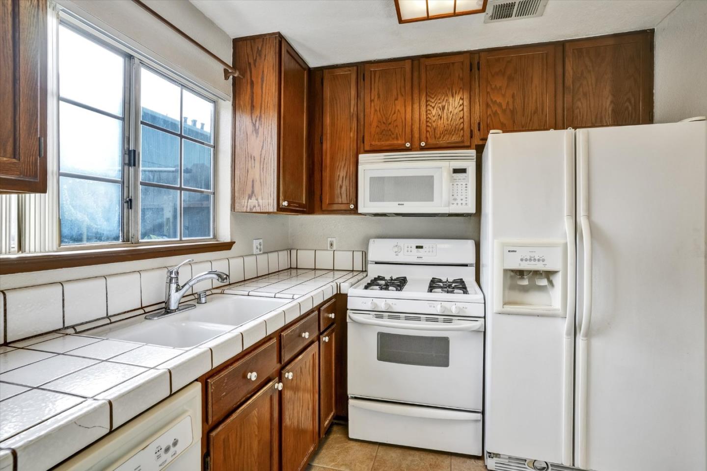 Detail Gallery Image 14 of 40 For 1419 Squire Ct, Hollister,  CA 95023 - 3 Beds | 2 Baths