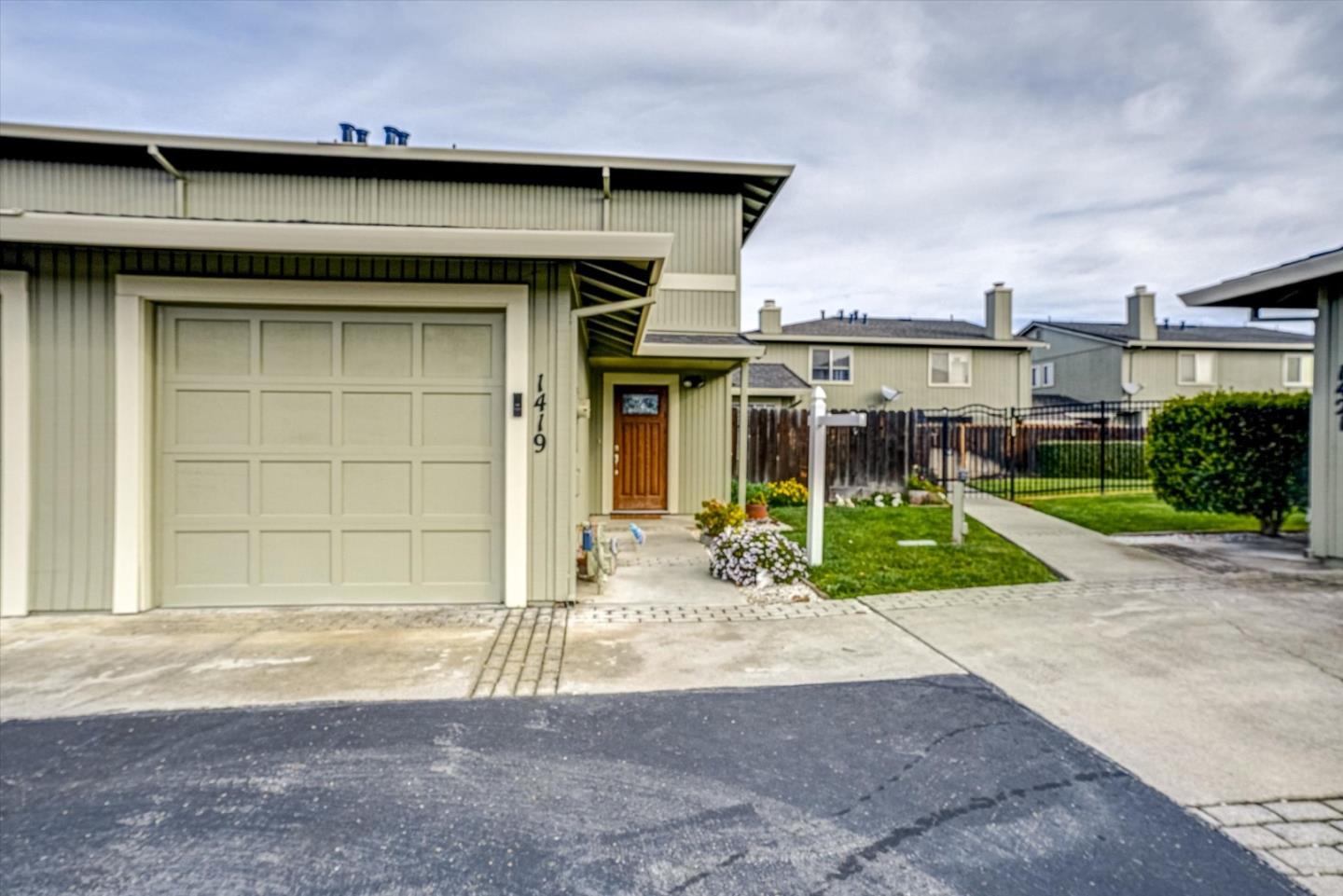 Detail Gallery Image 4 of 40 For 1419 Squire Ct, Hollister,  CA 95023 - 3 Beds | 2 Baths