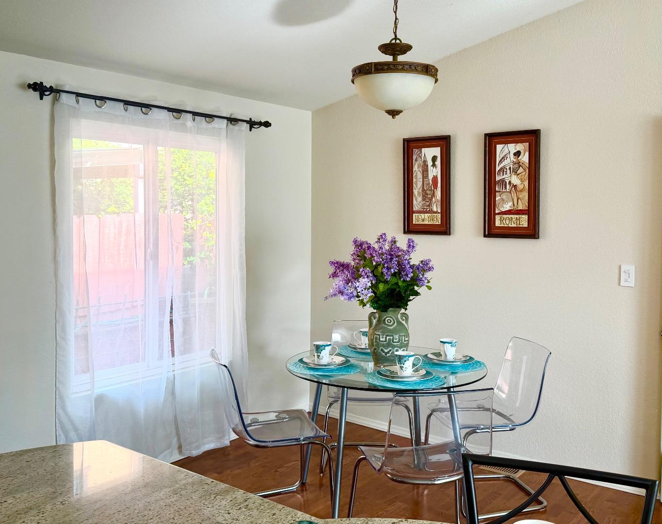 Detail Gallery Image 10 of 18 For 140 S Rengstorff Ave, Mountain View,  CA 94040 - 3 Beds | 2 Baths