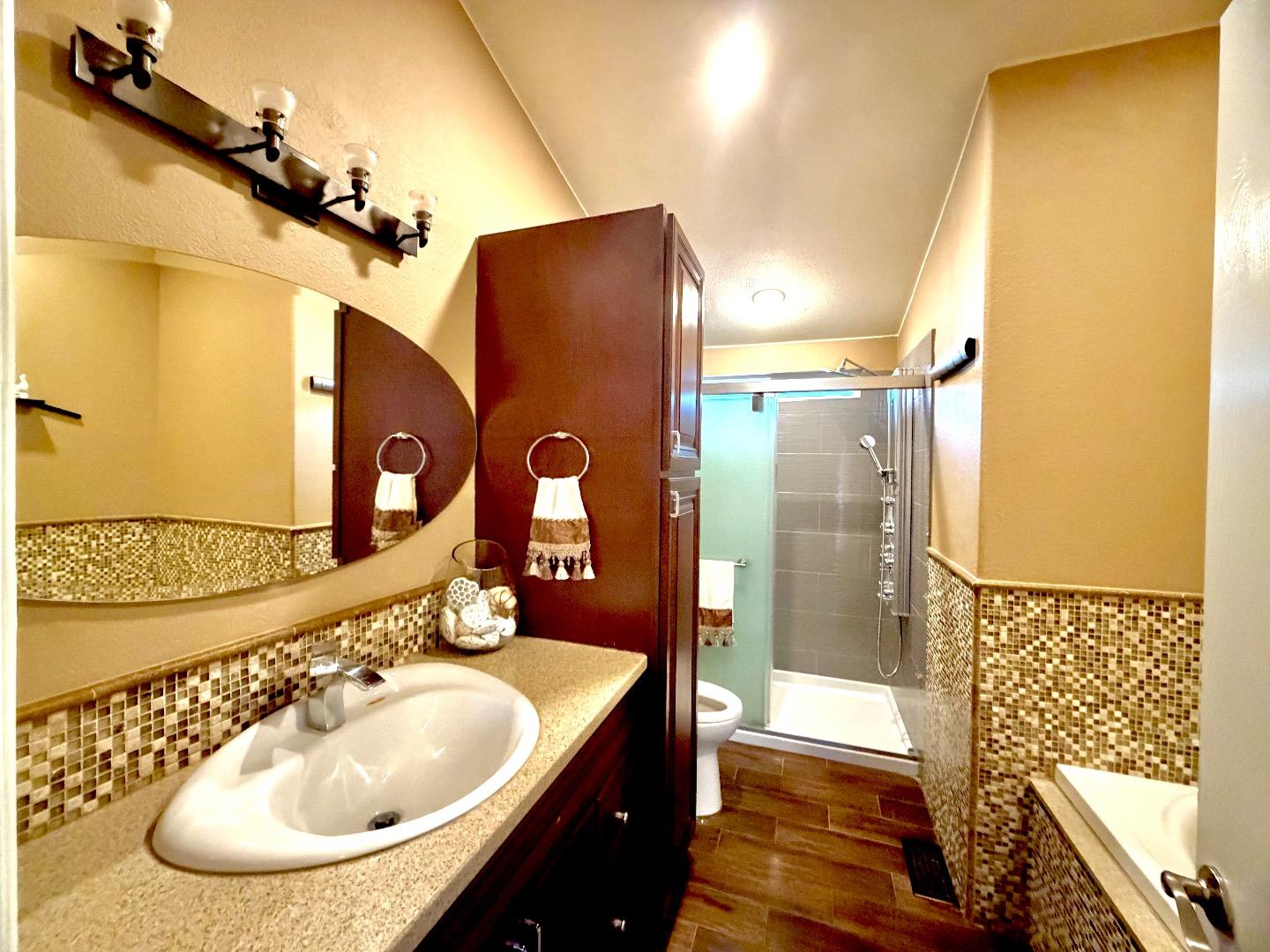 Detail Gallery Image 12 of 18 For 140 S Rengstorff Ave, Mountain View,  CA 94040 - 3 Beds | 2 Baths