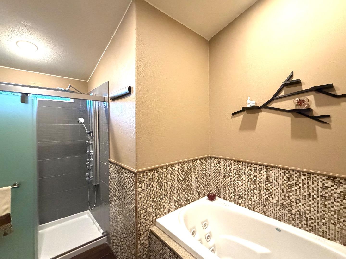 Detail Gallery Image 13 of 18 For 140 S Rengstorff Ave, Mountain View,  CA 94040 - 3 Beds | 2 Baths