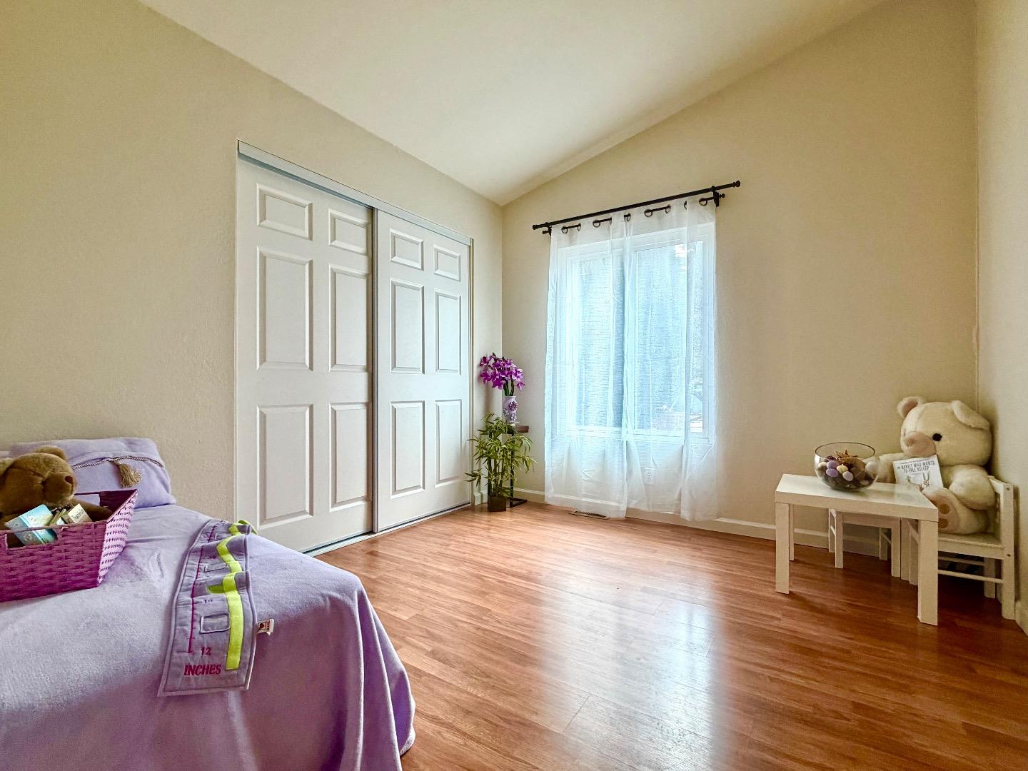 Detail Gallery Image 14 of 18 For 140 S Rengstorff Ave, Mountain View,  CA 94040 - 3 Beds | 2 Baths