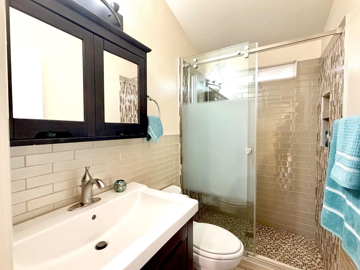 Detail Gallery Image 16 of 18 For 140 S Rengstorff Ave, Mountain View,  CA 94040 - 3 Beds | 2 Baths