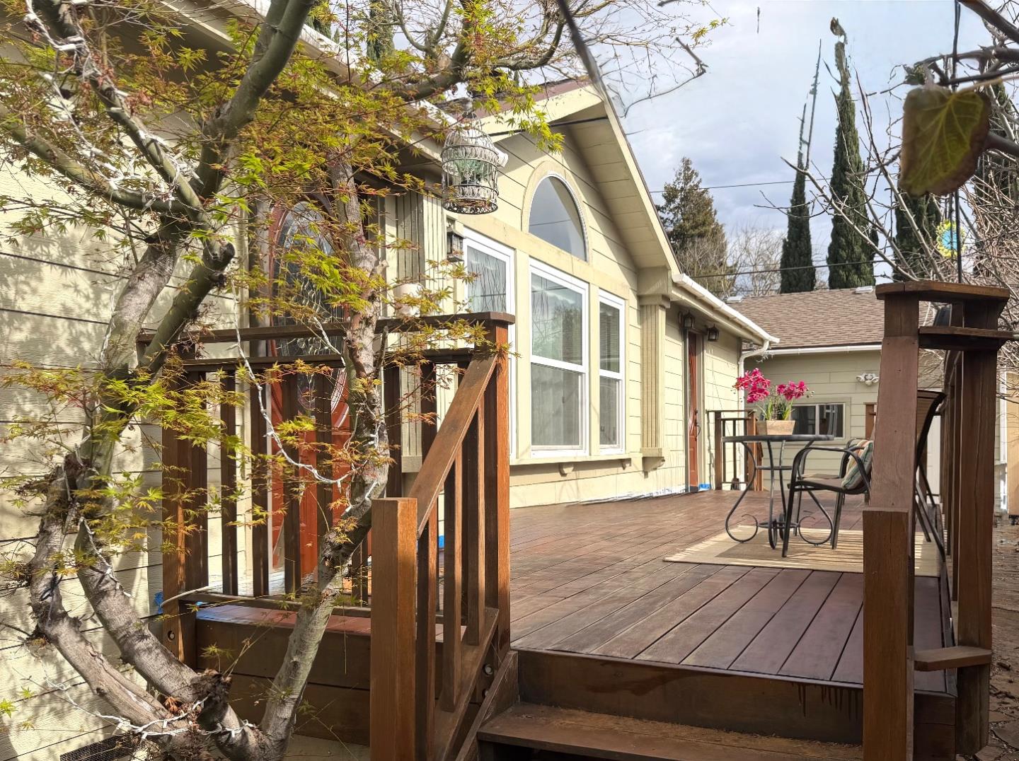 Detail Gallery Image 2 of 18 For 140 S Rengstorff Ave, Mountain View,  CA 94040 - 3 Beds | 2 Baths