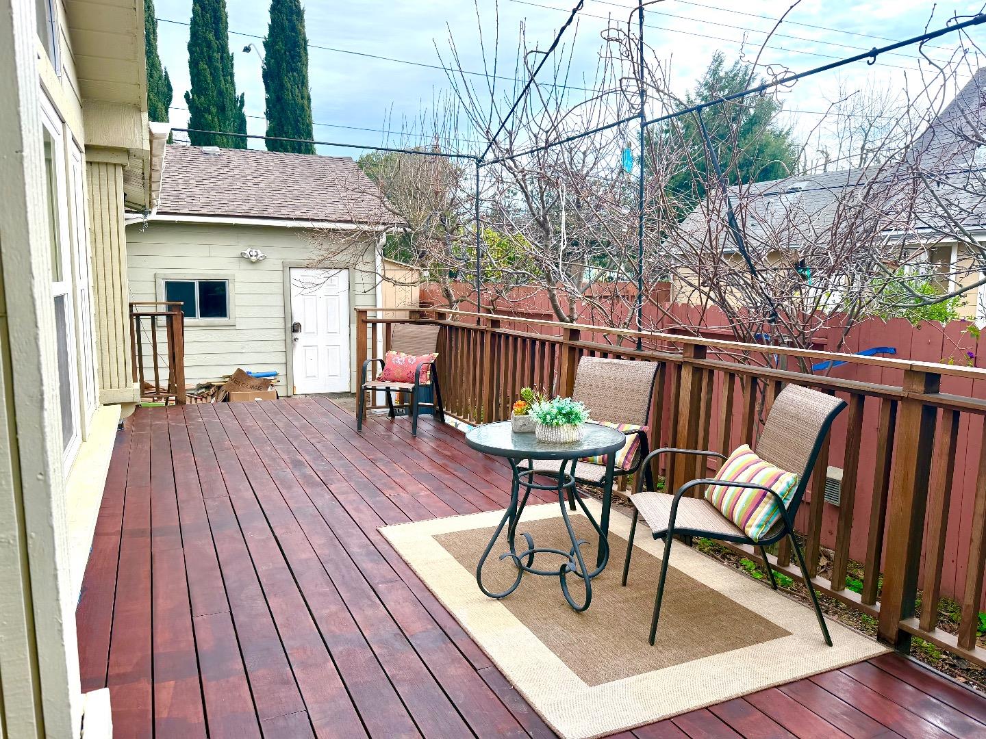 Detail Gallery Image 3 of 18 For 140 S Rengstorff Ave, Mountain View,  CA 94040 - 3 Beds | 2 Baths