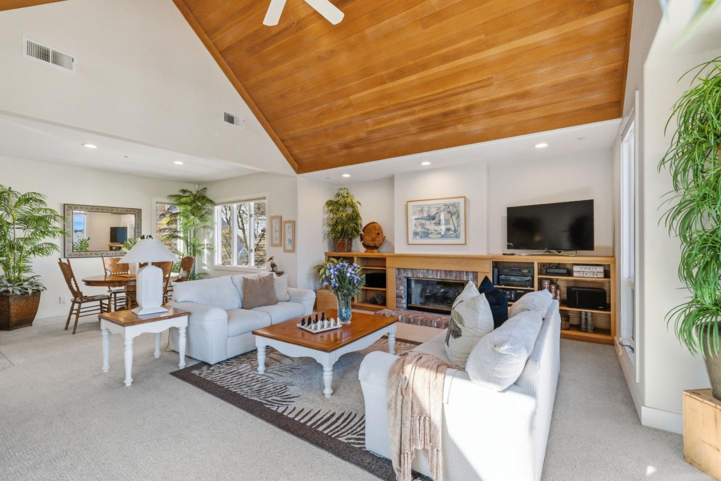 Detail Gallery Image 3 of 68 For 126 Frederick St #20,  Santa Cruz,  CA 95062 - 3 Beds | 2/1 Baths