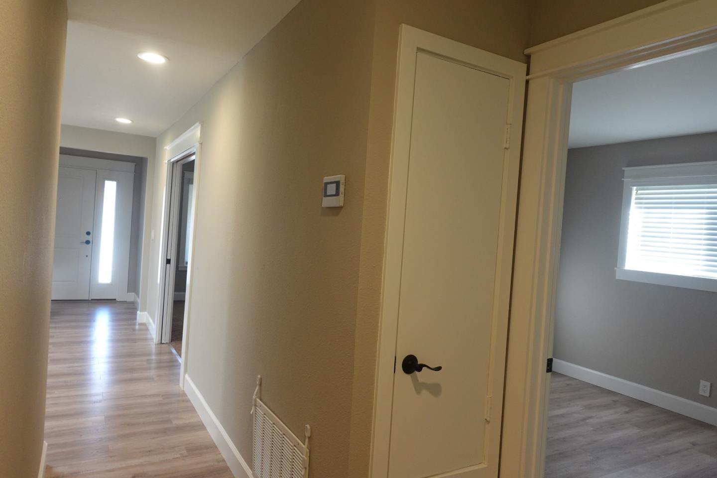 Detail Gallery Image 8 of 14 For 3195 Edenbank Dr, San Jose,  CA 95148 - 3 Beds | 2 Baths