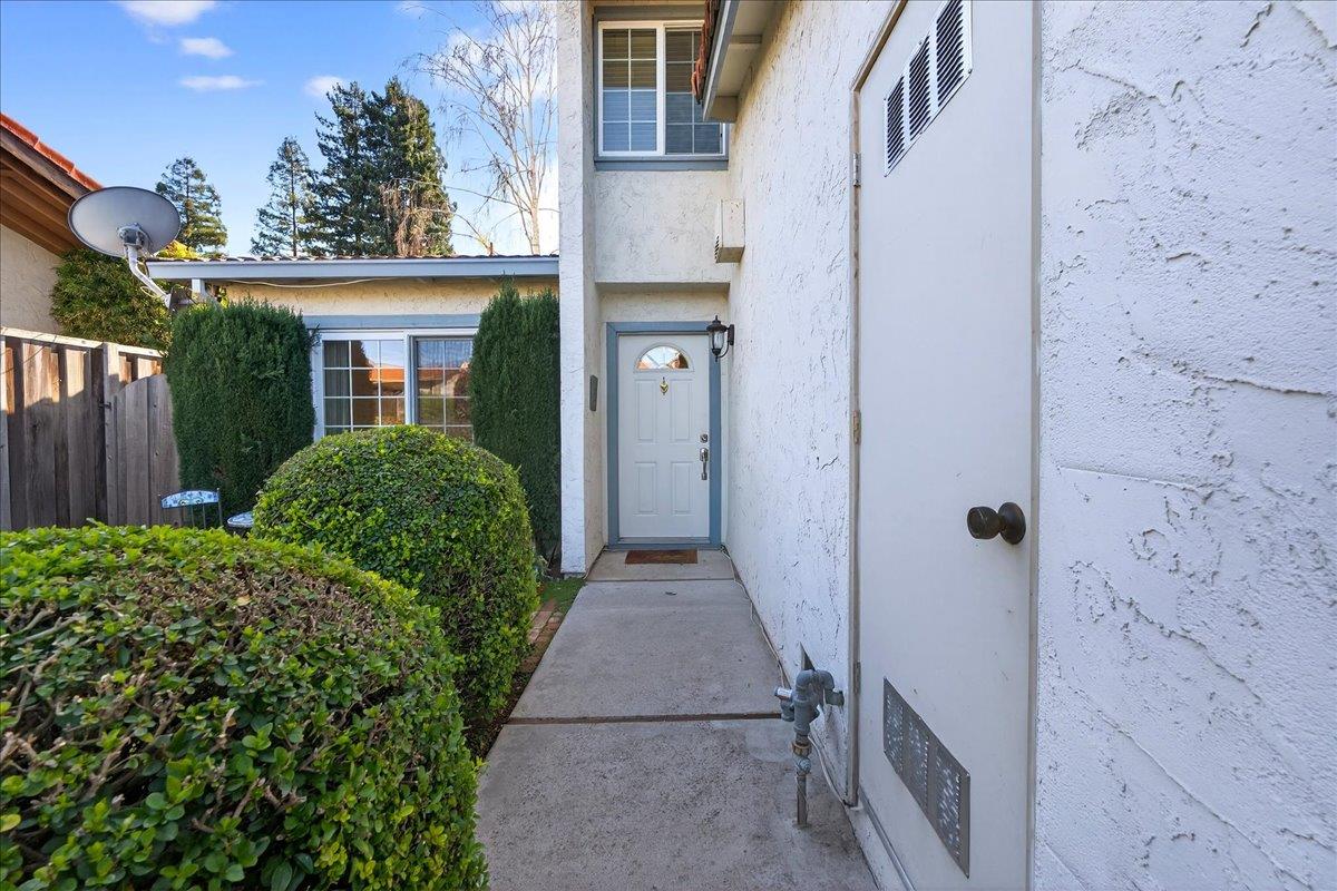 Detail Gallery Image 3 of 41 For 1270 Willowhaven Dr, San Jose,  CA 95126 - 3 Beds | 2 Baths