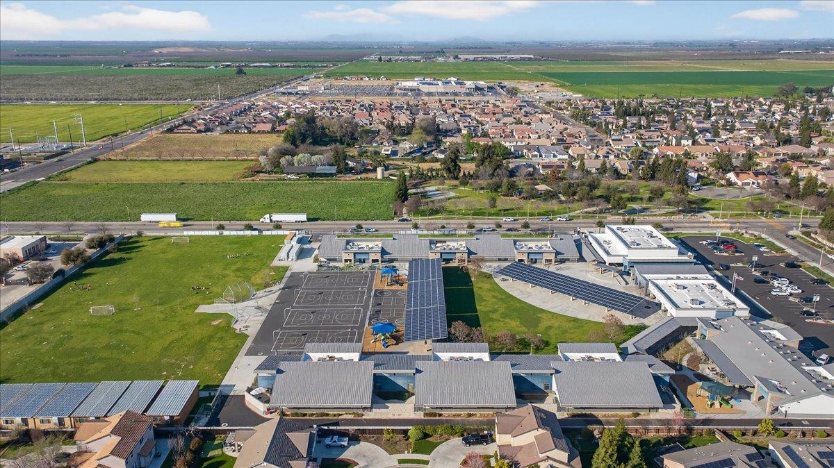 Detail Gallery Image 12 of 74 For 6625 W Vine Ct, Visalia,  CA 93291 - 3 Beds | 2 Baths