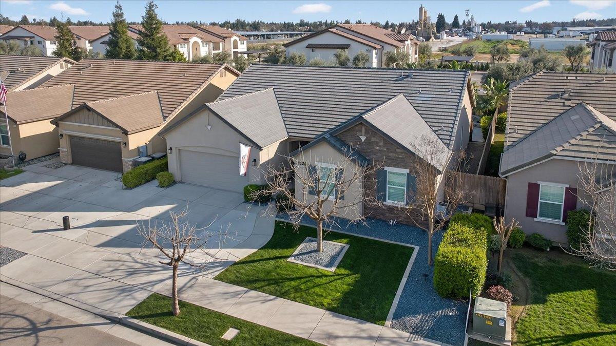 Detail Gallery Image 3 of 74 For 6625 W Vine Ct, Visalia,  CA 93291 - 3 Beds | 2 Baths