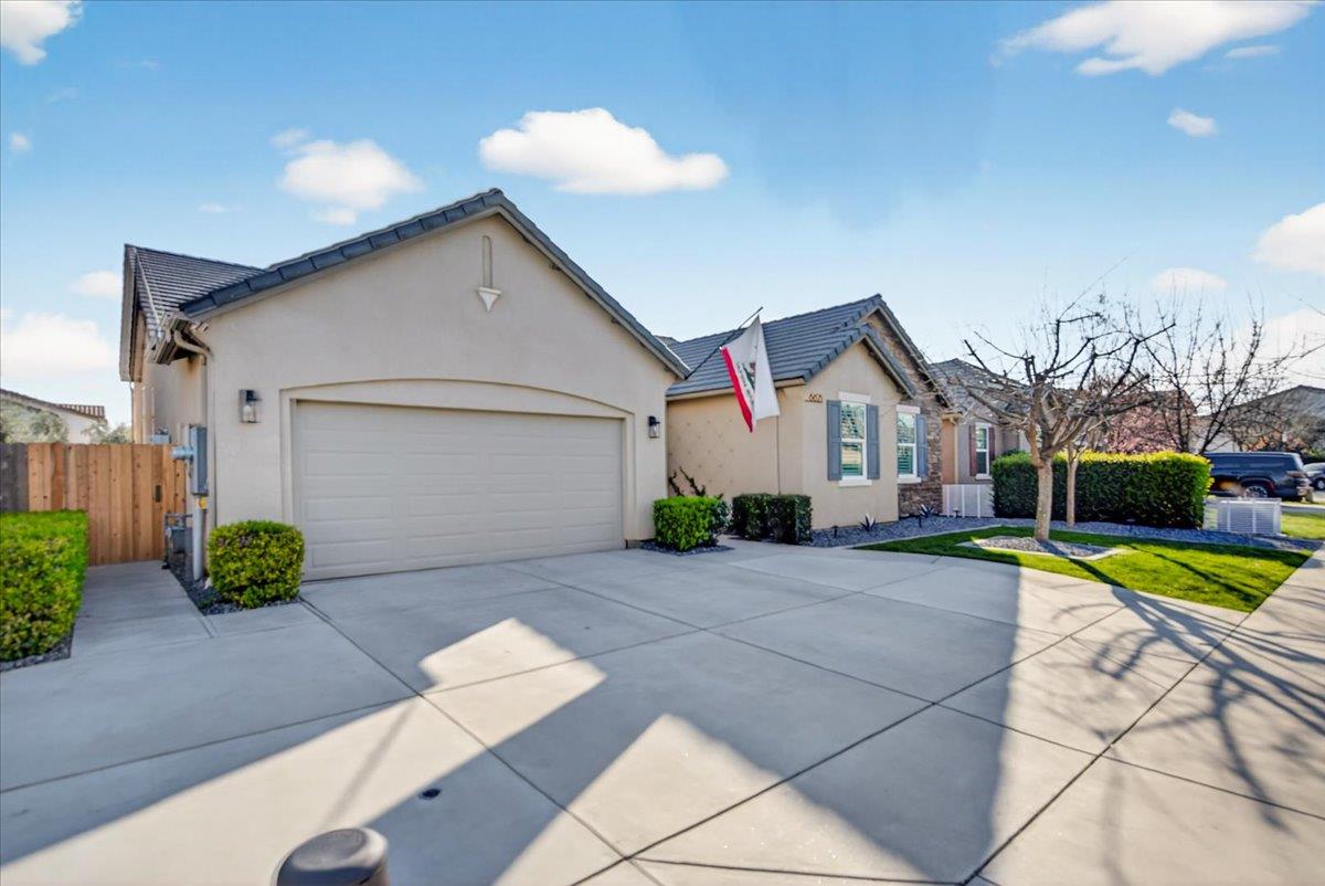 Detail Gallery Image 4 of 74 For 6625 W Vine Ct, Visalia,  CA 93291 - 3 Beds | 2 Baths