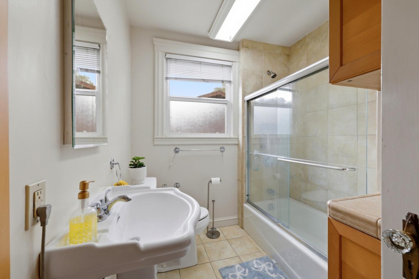 Detail Gallery Image 25 of 37 For 1280 &1300 Mills St, Menlo Park,  CA 94025 - – Beds | – Baths