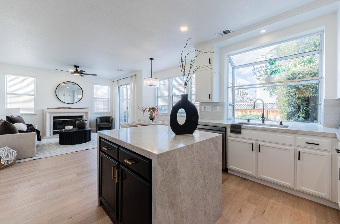 Detail Gallery Image 15 of 59 For 2983 Calle De Las Estrella, San Jose,  CA 95148 - 4 Beds | 3 Baths