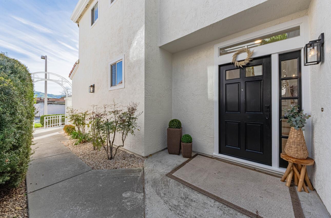 Detail Gallery Image 4 of 59 For 2983 Calle De Las Estrella, San Jose,  CA 95148 - 4 Beds | 3 Baths