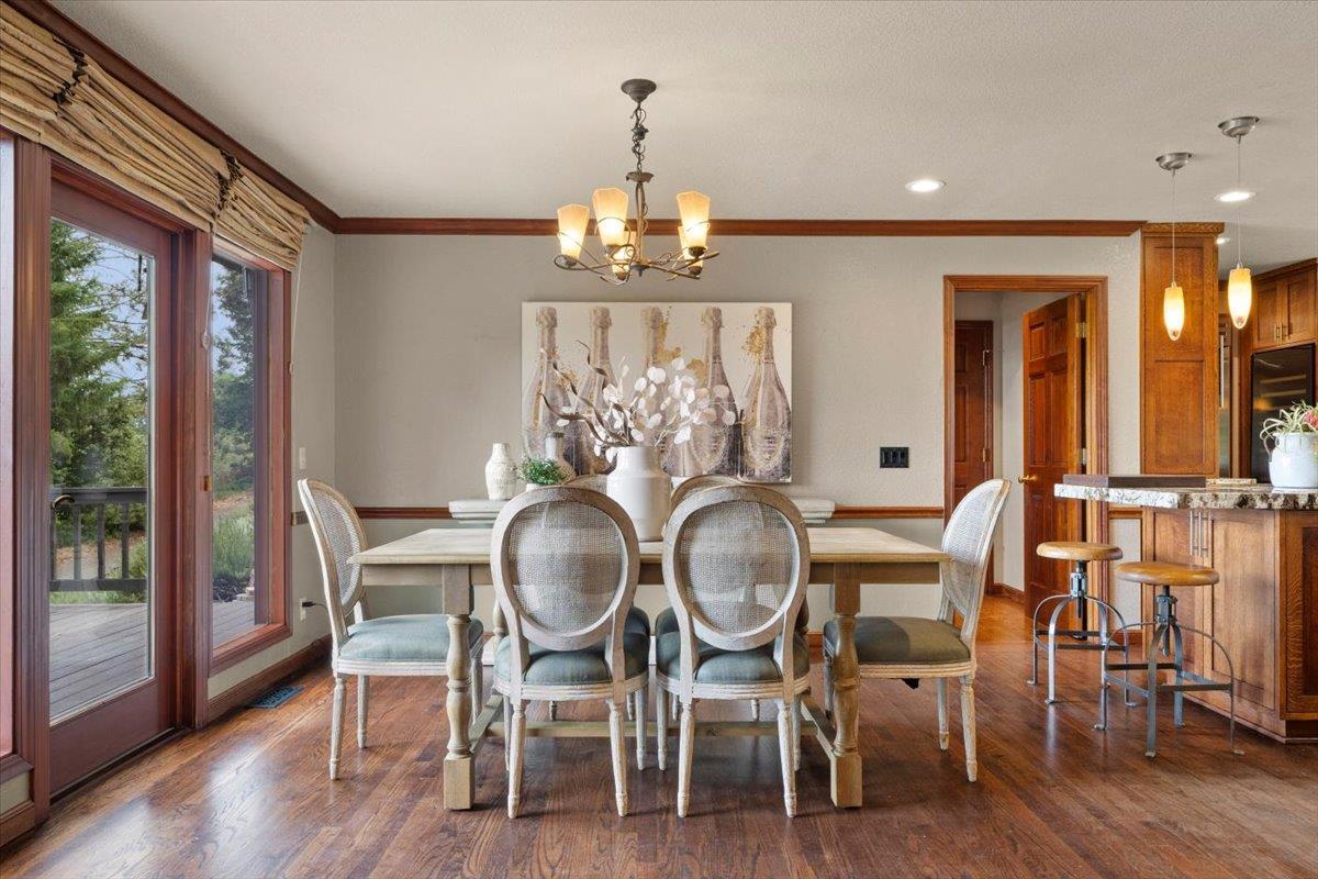 Detail Gallery Image 10 of 74 For 19960 Skyline Blvd, Los Gatos,  CA 95033 - 4 Beds | 3/1 Baths