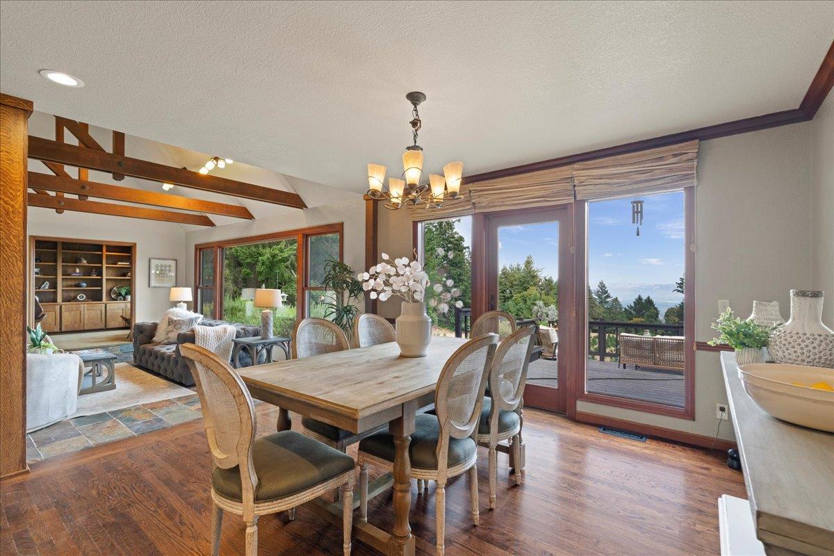 Detail Gallery Image 12 of 74 For 19960 Skyline Blvd, Los Gatos,  CA 95033 - 4 Beds | 3/1 Baths