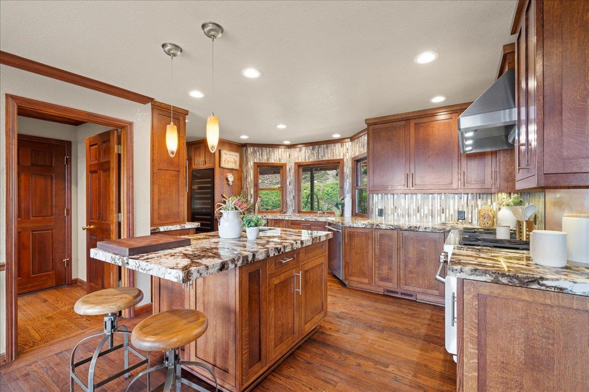 Detail Gallery Image 13 of 74 For 19960 Skyline Blvd, Los Gatos,  CA 95033 - 4 Beds | 3/1 Baths