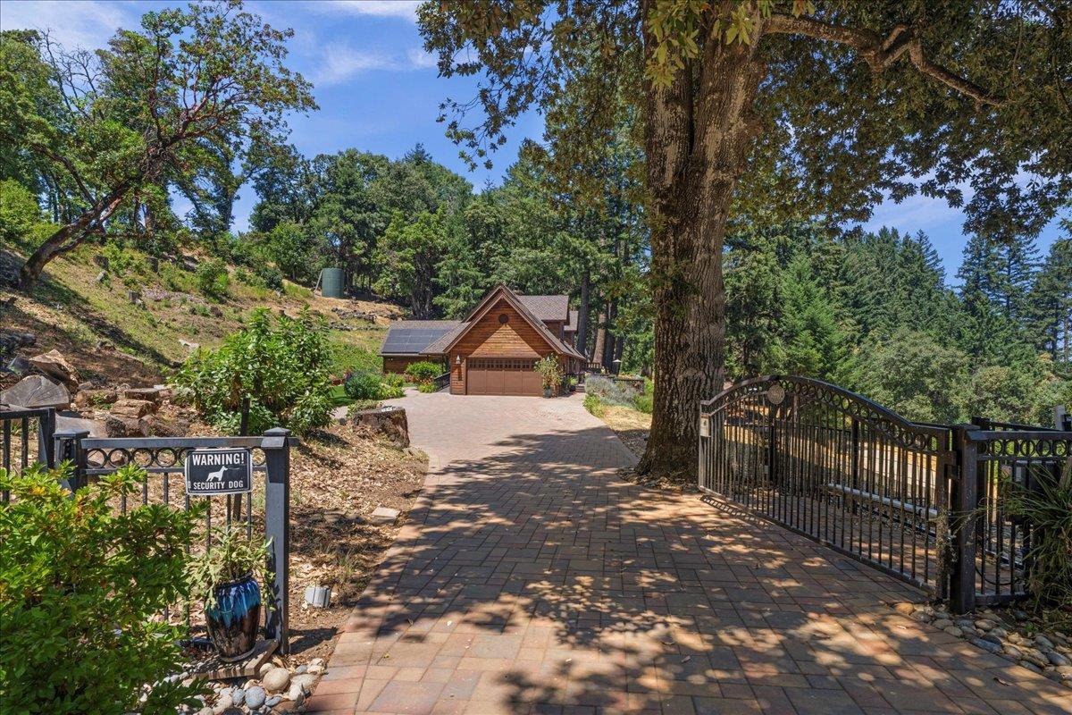 Detail Gallery Image 5 of 74 For 19960 Skyline Blvd, Los Gatos,  CA 95033 - 4 Beds | 3/1 Baths