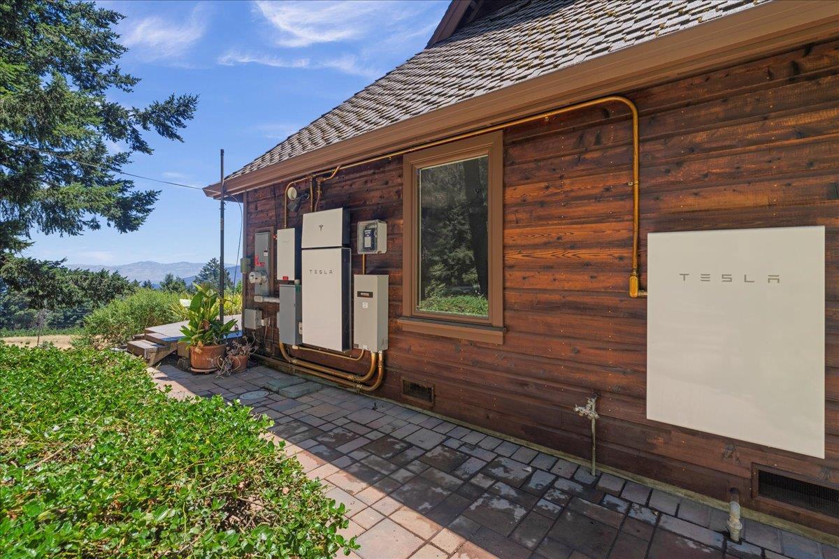 Detail Gallery Image 55 of 74 For 19960 Skyline Blvd, Los Gatos,  CA 95033 - 4 Beds | 3/1 Baths